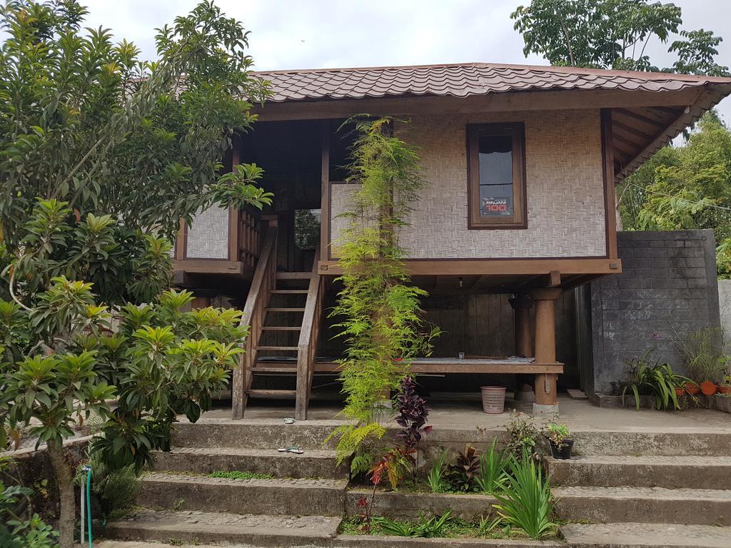 Radiya Guesthouse Sembalunlawang Exterior photo